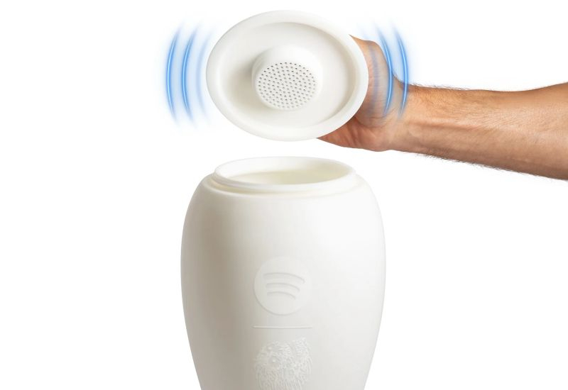 Похоронна урна: Liquid Death