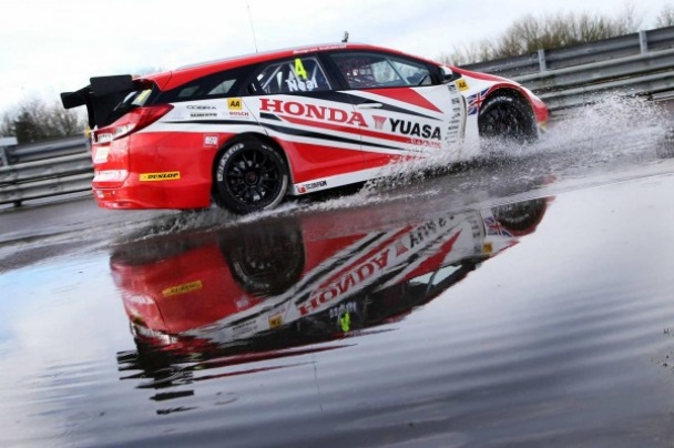 Honda Civic Tourer Yuasa Racing