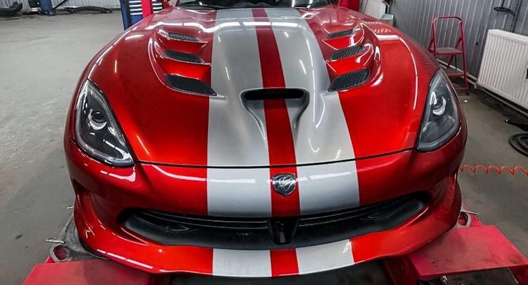 Новенький Dodge Viper помітили на вулицях Києва - фото