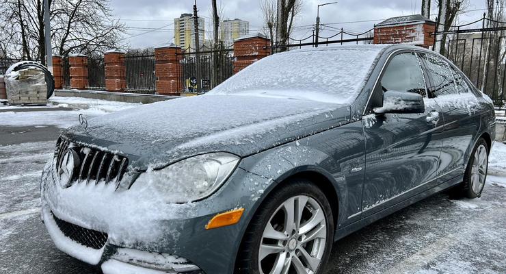 Митниця передала ЗСУ конфісковані Mercedes та BMW