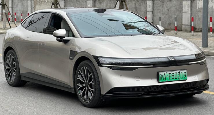 Чому старі електромобілі виявилися міцнішими, ніж очікували аналітики