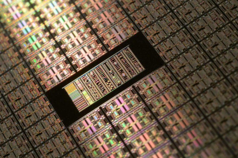 Напівпровідники: Laura Ockel / unsplash.com