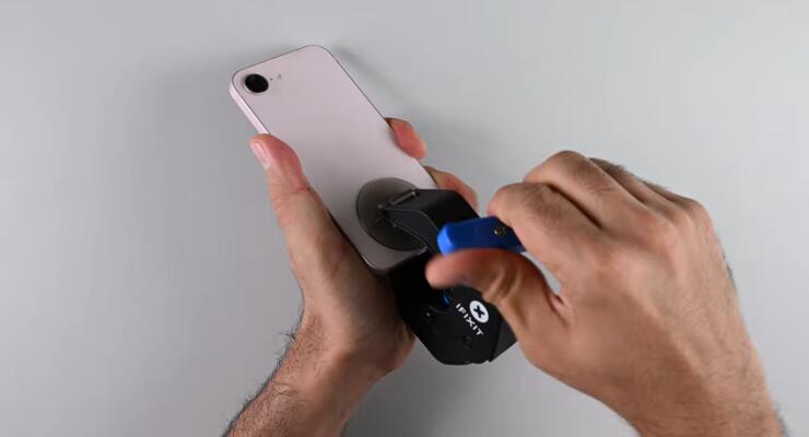 Секрет iPhone 17e: сумісність деталей здивувала експертів