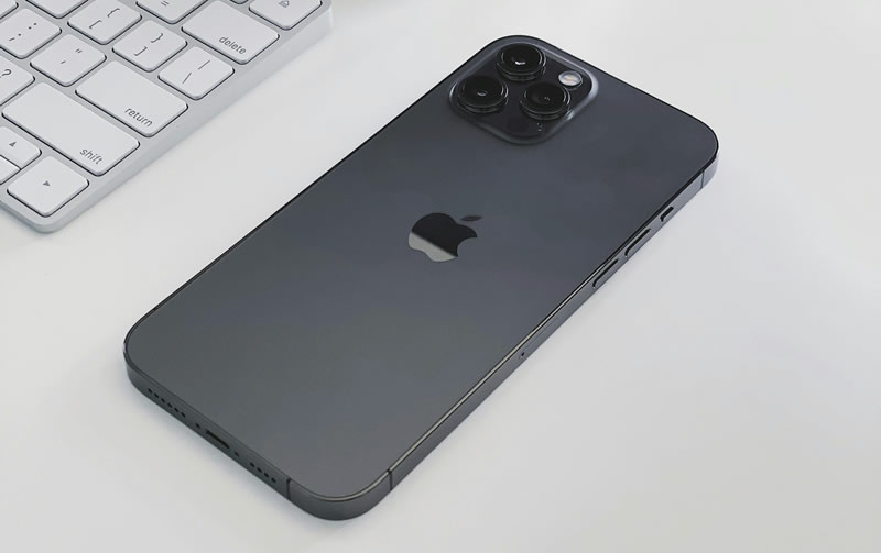 Apple: Benny Bowden/Unsplash