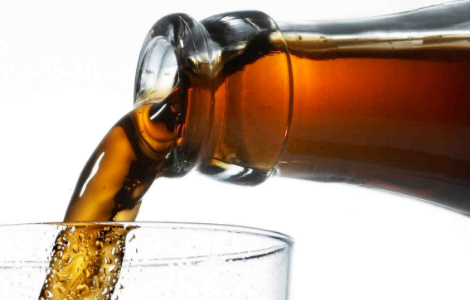 Газовані напої без цукру можуть принести проблеми з волоссям, шкірою та нігтями газований напій