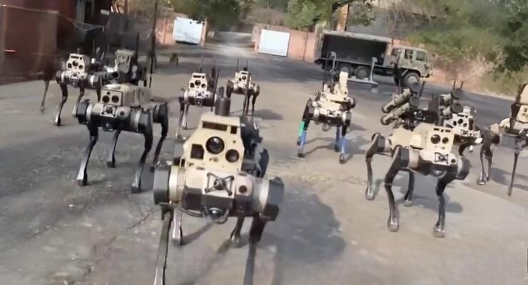 Від розвідки до удару: Китай продемонстрував багатофункціональних робо-вовків