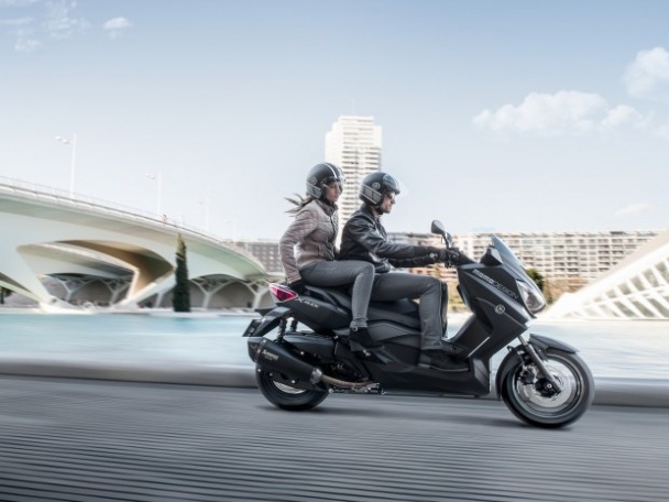 Yamaha X-Max 400 MomoDesign