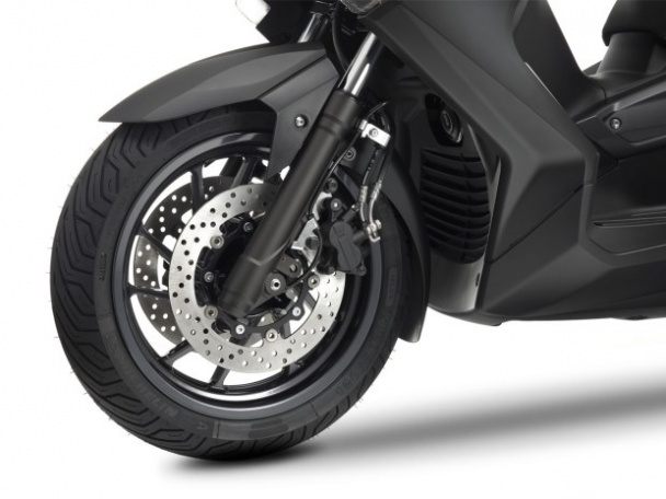 Yamaha X-Max 400 MomoDesign