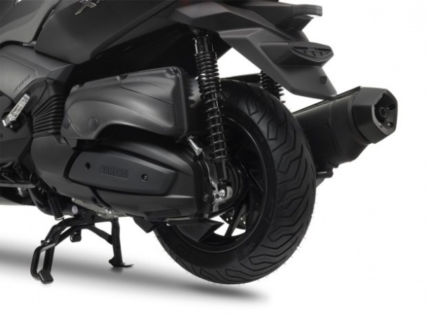 Yamaha X-Max 400 MomoDesign