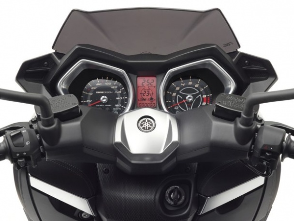 Yamaha X-Max 400 MomoDesign