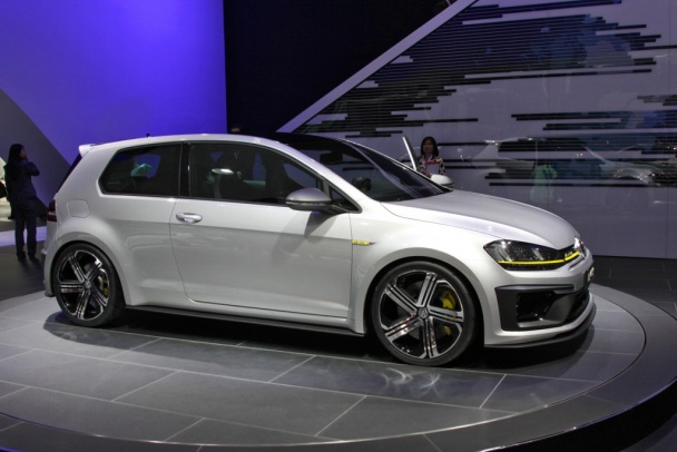 Volkswagen Golf R 400