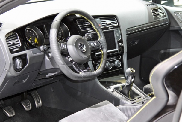 Volkswagen Golf R 400