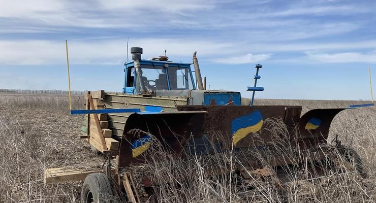 Як трактор на дистанційному управлінні допомагає на замінованих полях