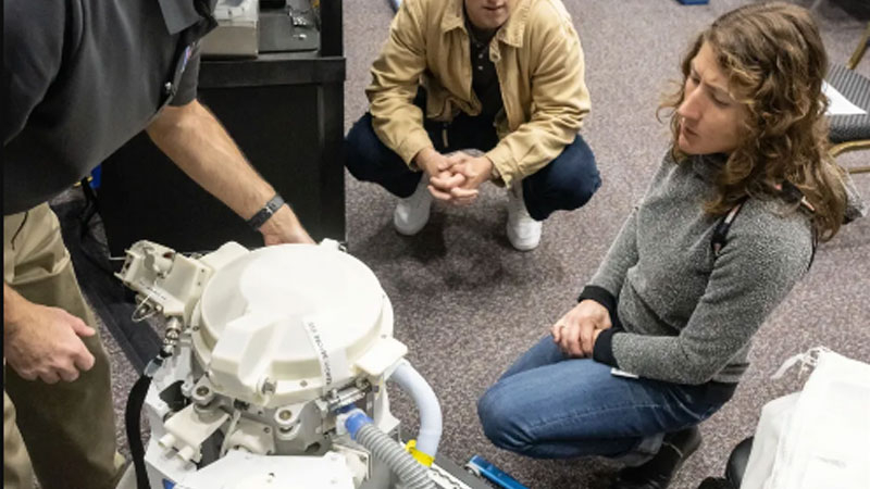 Туалет космічного корабля Orion під час місії Artemis 2. Джерело: NASA