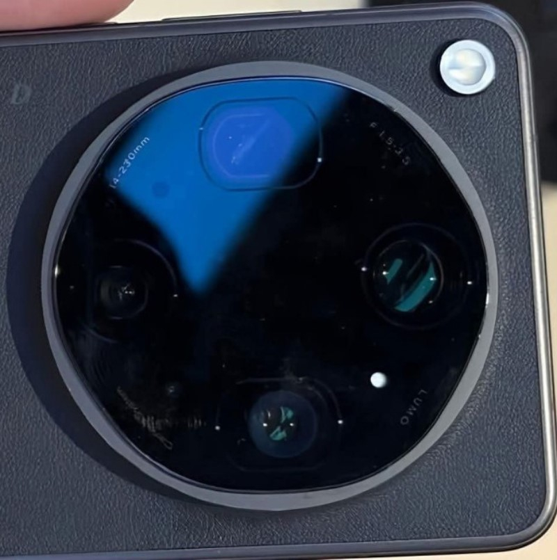 Флагманський смартфон: gsmarena.com