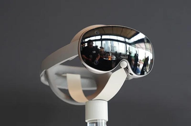 Гарнітура змішаної реальності: theverge.com