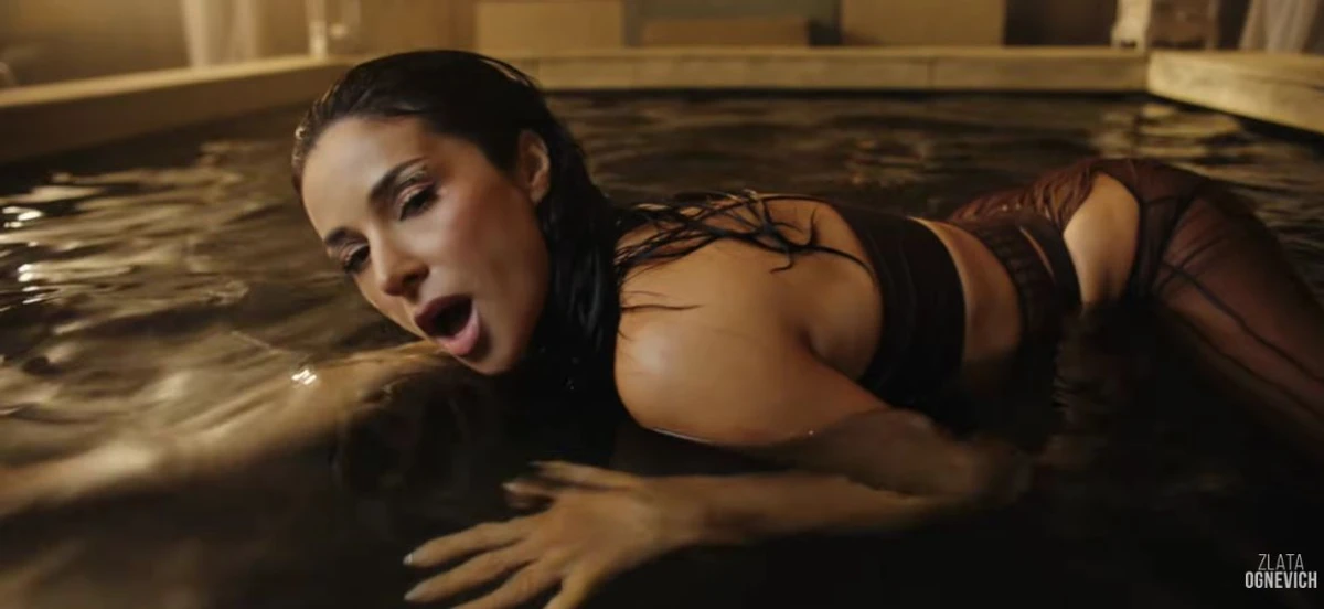 Сексі Злата Огнєвіч