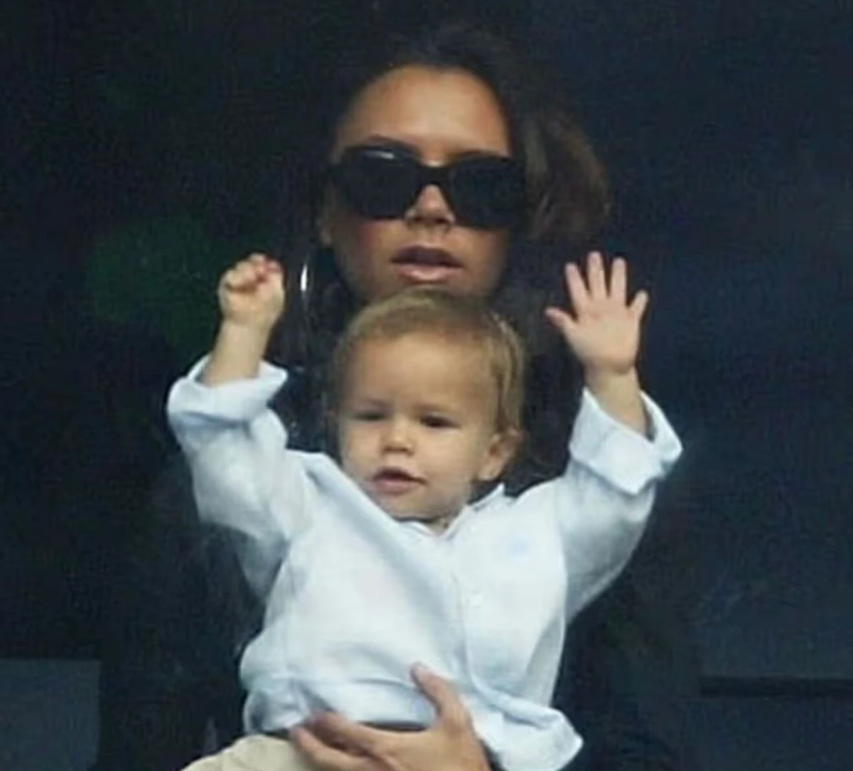 Син Бекхемів показав миле фото з мамою на її 52-річчя