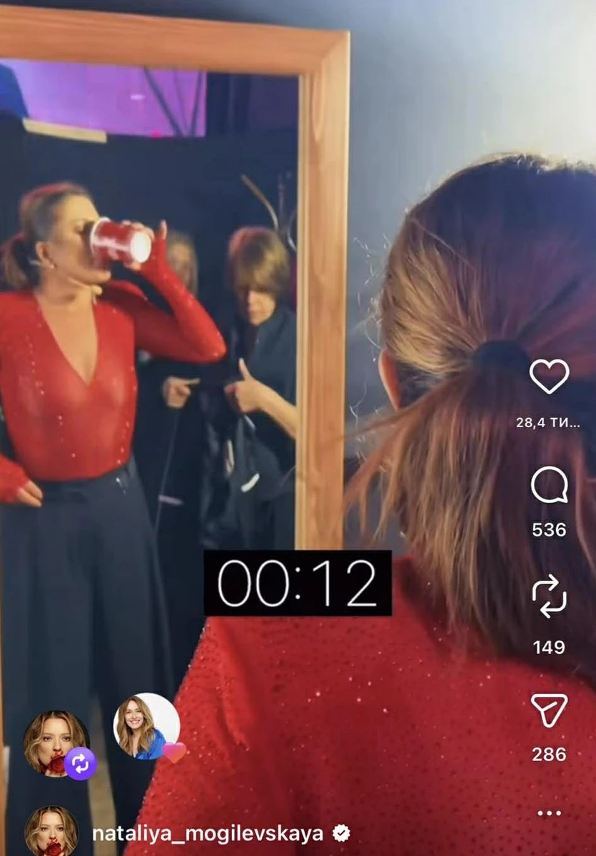 Ще й встигла попити водички і обійнятися з помічницями