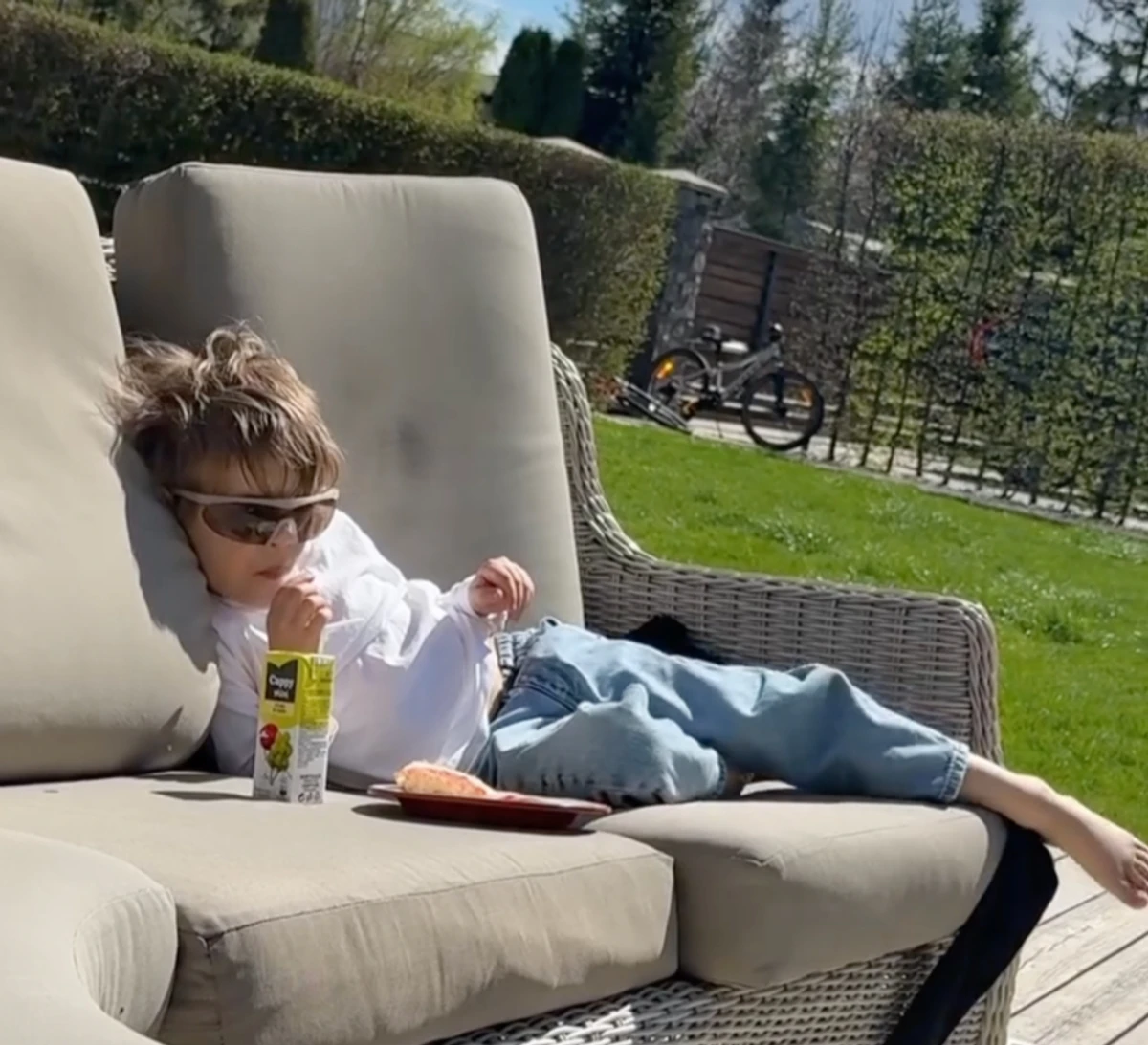 Даша Кацуріна показала кумедне фото сина в окулярах