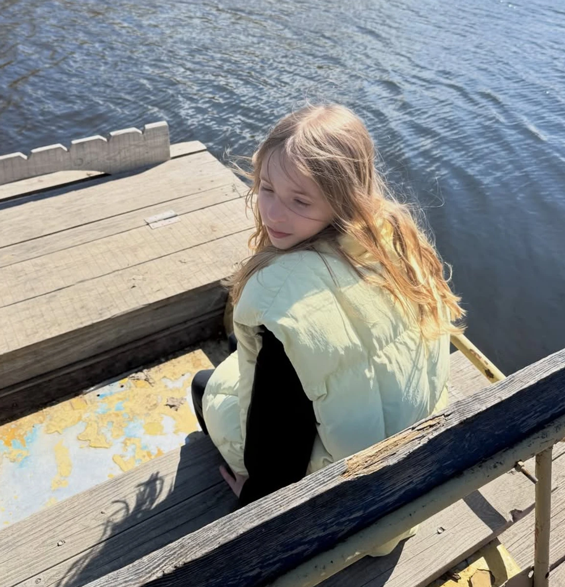 Даша Кацуріна показала фото дочки коло води