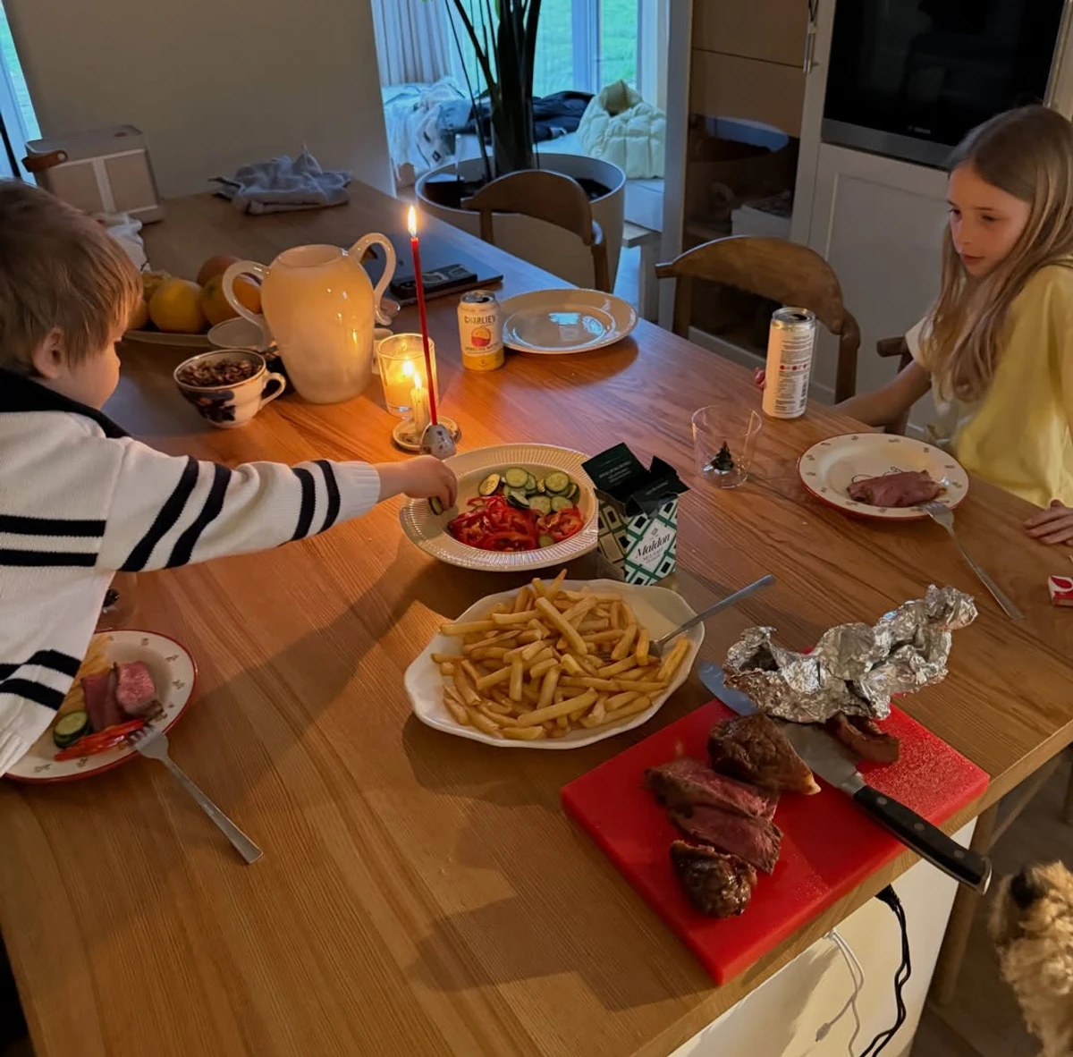 Даша Кацуріна показала обід з дітьми на кухні