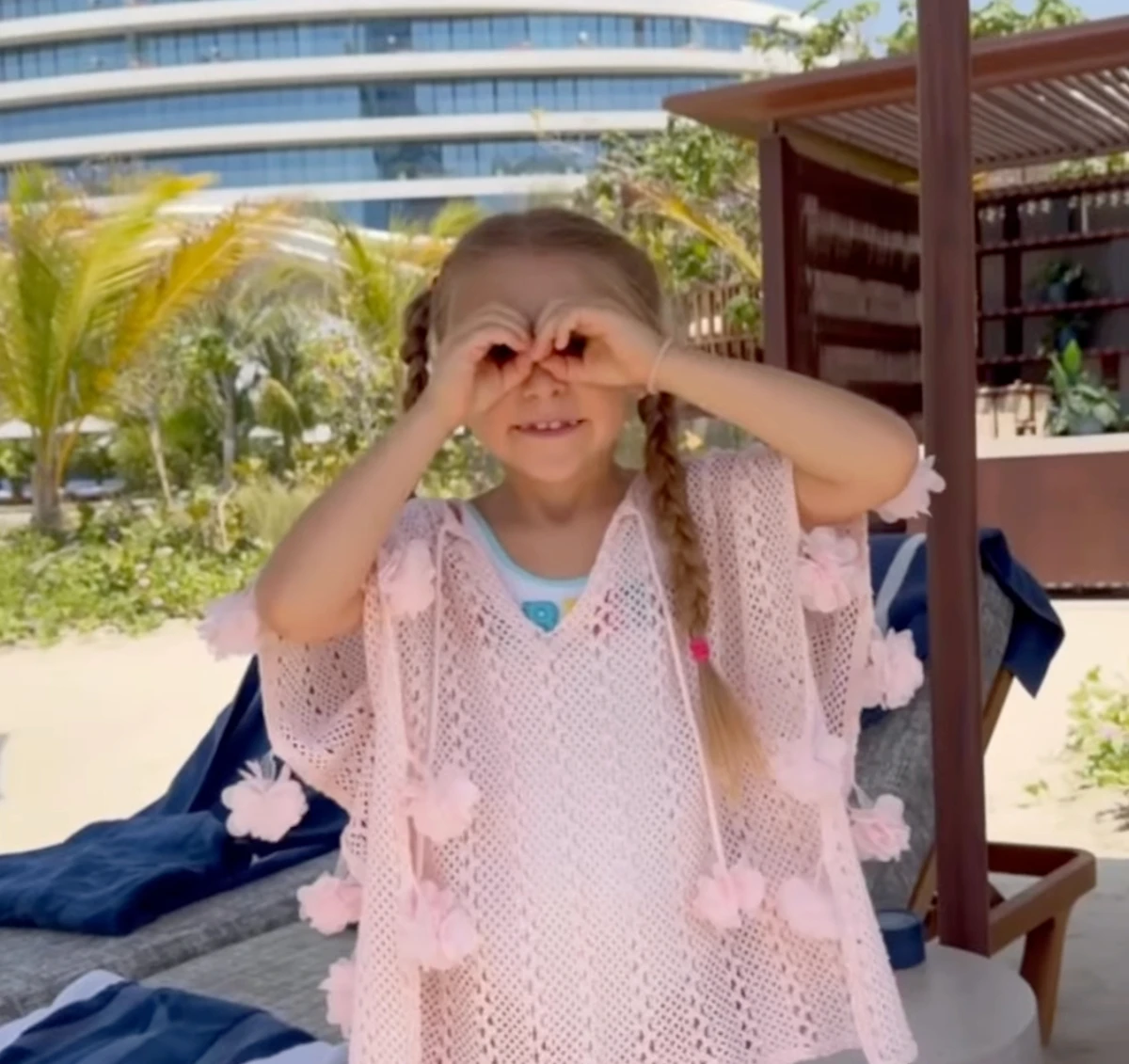 Санта Дімопулос показала милі фото дочки на пляжі