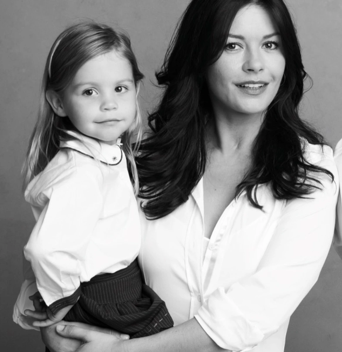 Кетрін Зет-Джонс привітала дочку від Дугласа спільним фото