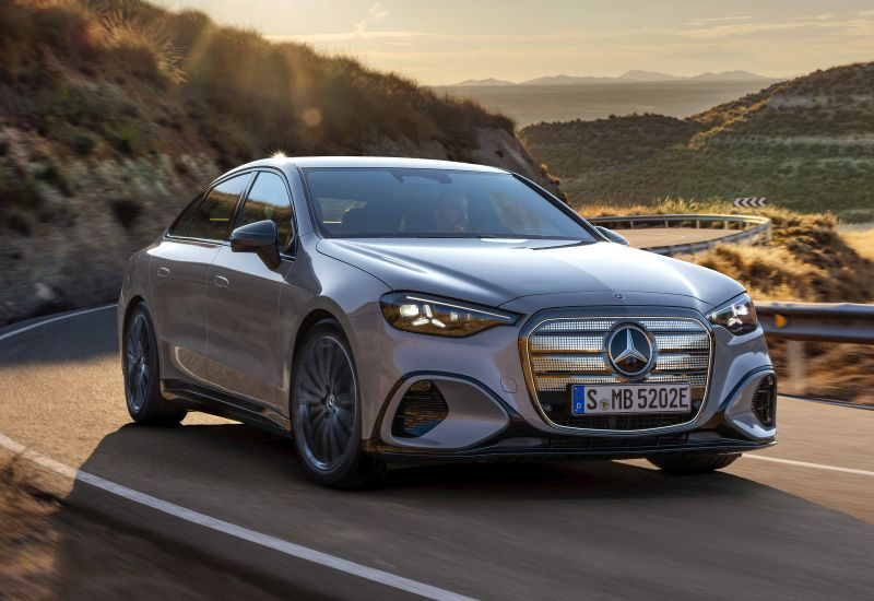 Автомобіль та електромобіль: Mercedes-Benz