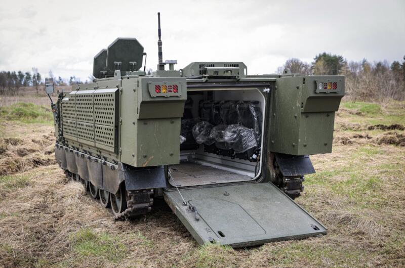 В Україні випробовують новий гусеничний БТР 