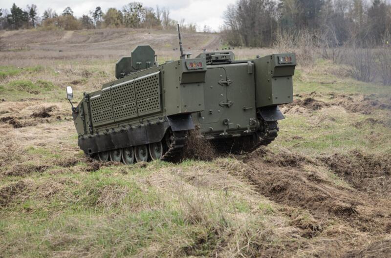 В Україні випробовують новий гусеничний БТР 