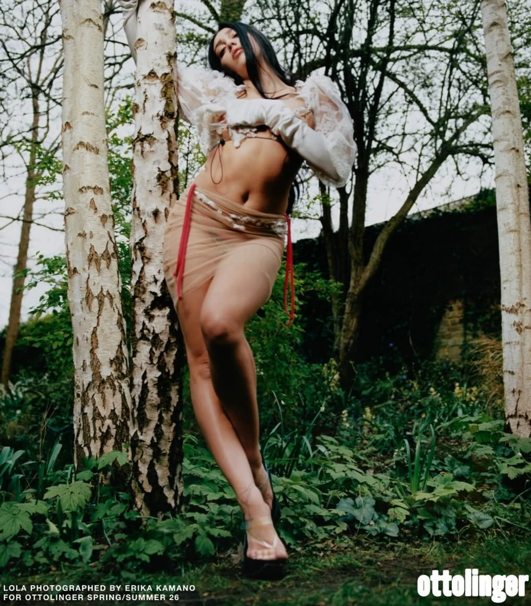 Дочка Мадонни Лурдес (Лола) показала фігуру у прозорій мініспідниці та ліфі