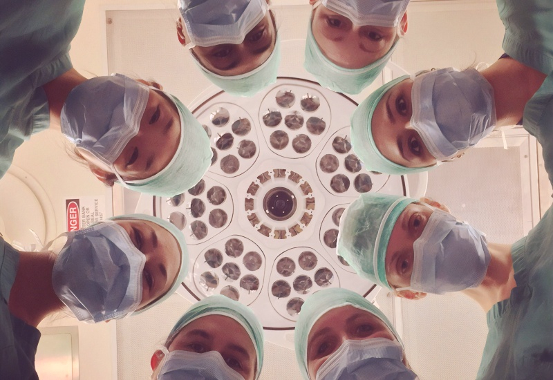 Лікарі: unsplash.com