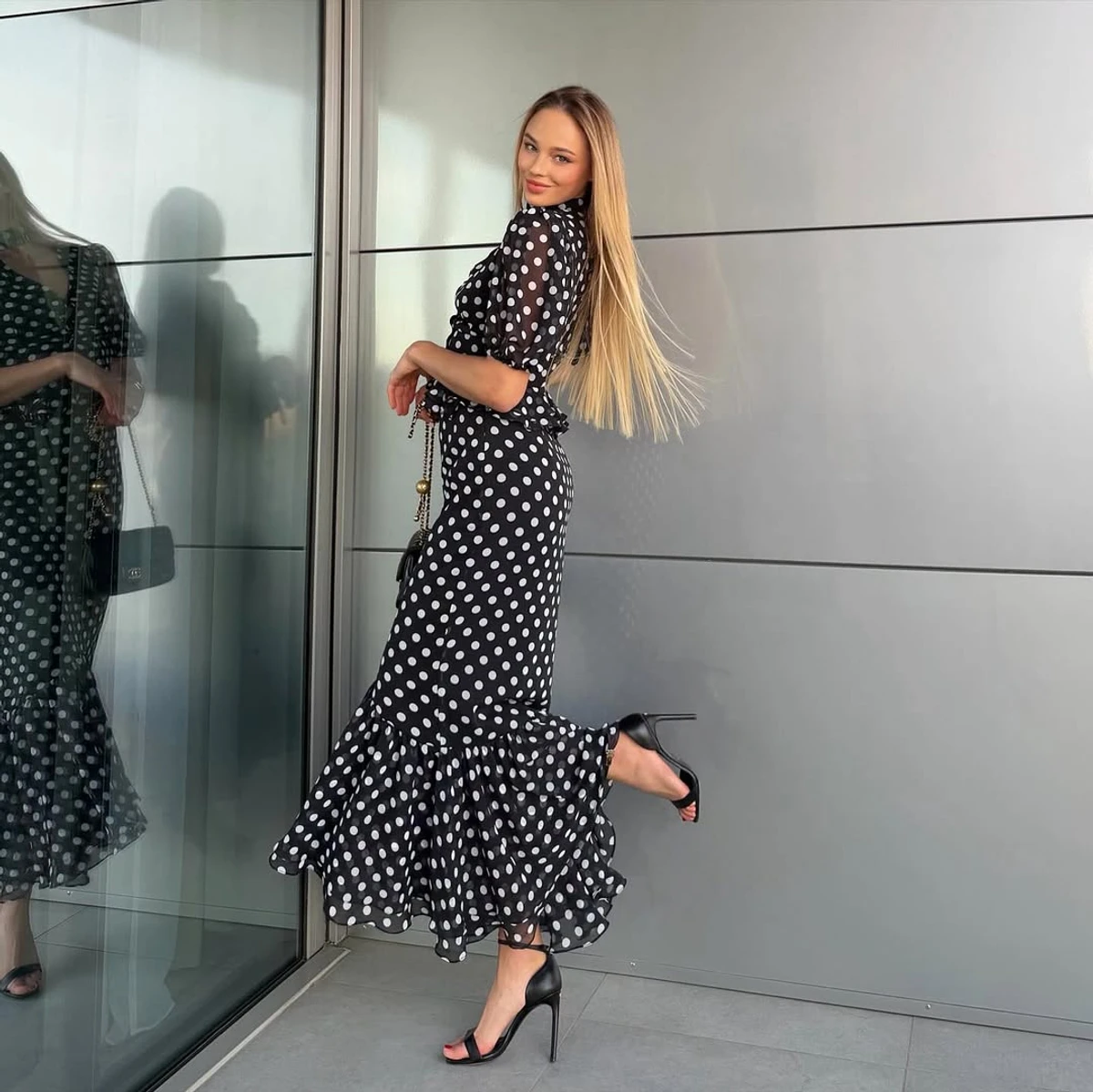 Дар'я Білодід у луці в горошок попозувала для грайливих фото