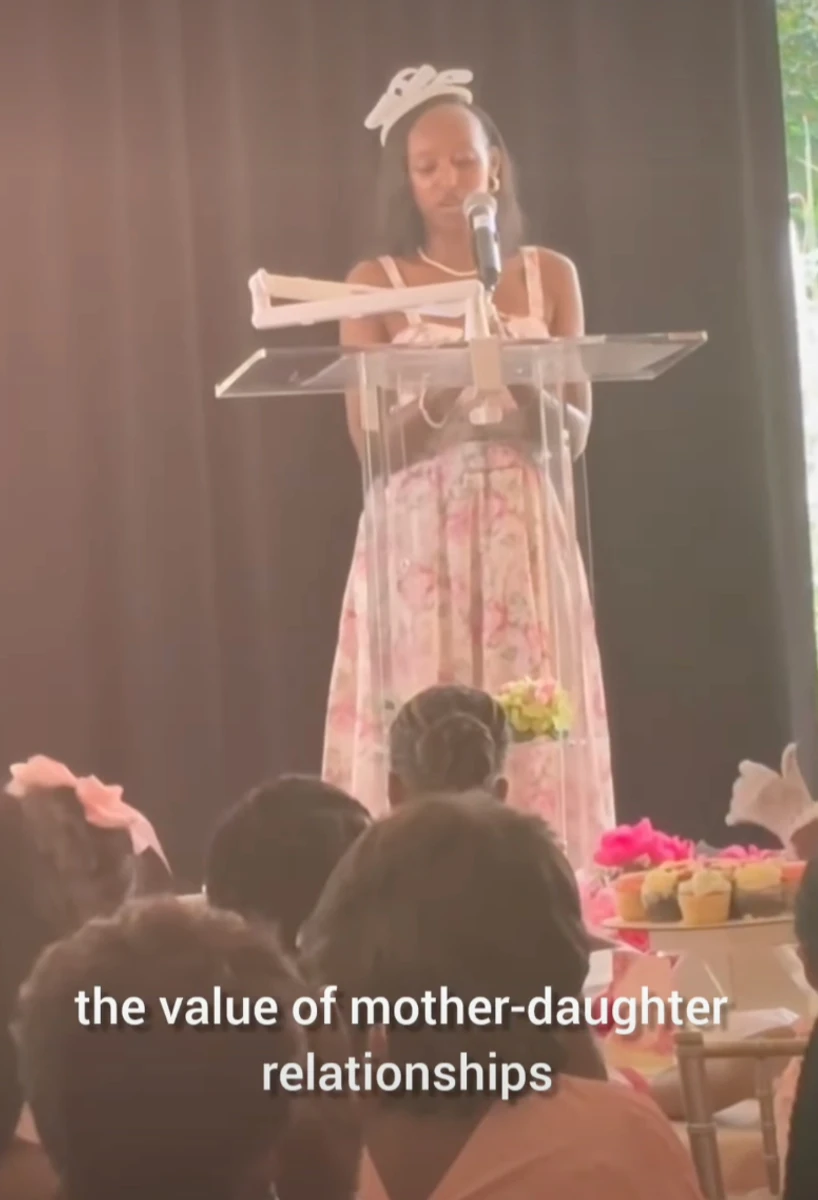 21-річна дочка Джолі та Пітта розповіла про особливі стосунки з мамою