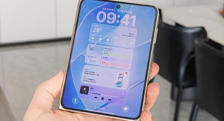 У мережі з'явилися макети iPhone Ultra: складаний iPhone показали з усіх боків