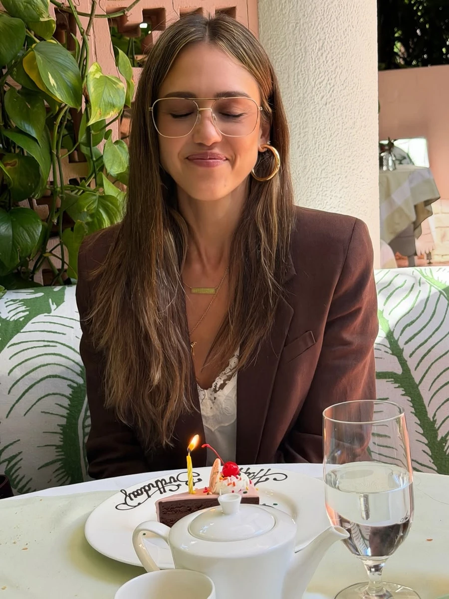 Джессіка Альба показала святкування свого 45-річчя