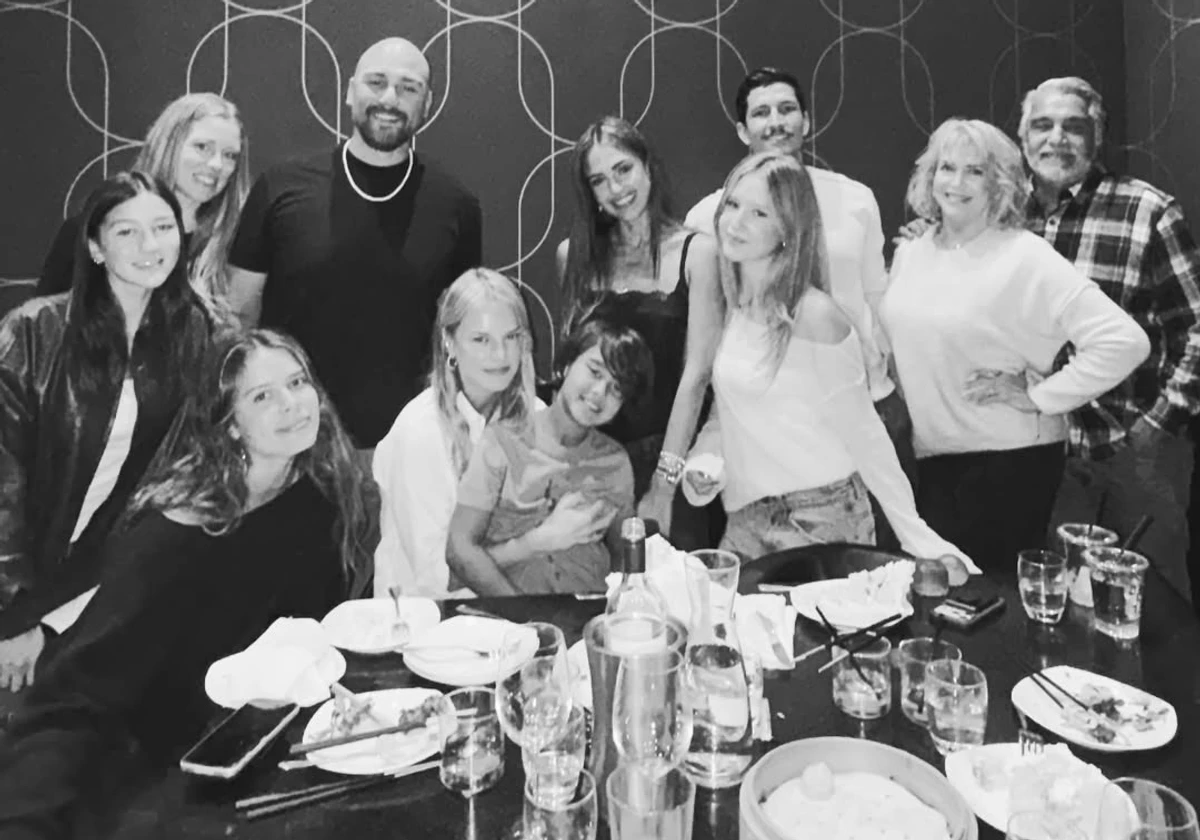 Джессіка Альба з дітьми та коханим відгуляла своє 45-річчя