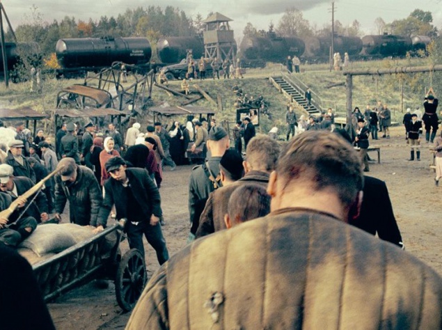 Историческая драма "<a href="http://kinoafisha.ua/films/v-tumane" mce_href="http://kinoafisha.ua/films/v-tumane">В тумане</a>". Действие фильма  происходят в 1942 году в оккупированной немцами Белоруссии. Путевого обходчика Сущеню ложно обвиняют в сотрудничестве с оккупантами. Два партизана приезжают на хутор к Сущене, чтобы совершить расправу. В надежде доказать свою невиновность Сущеня пытается сделать моральный выбор в аморальных обстоятельствах.