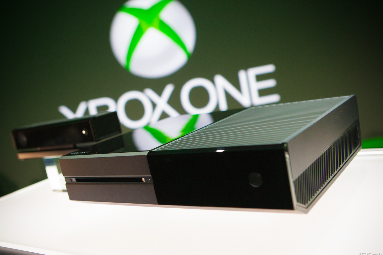 Xbox one emulator. Xbox 2015. Кинект для Xbox Series x. Xbox one os. Производство Xbox.