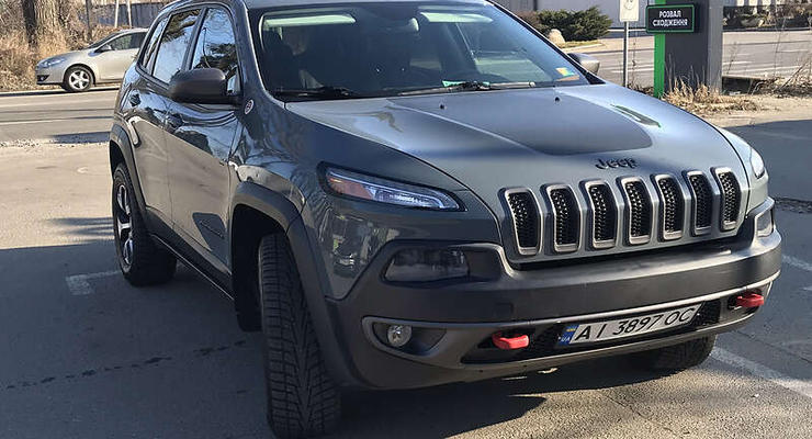 Популярний в Україні Jeep масово відкликають через ризик займання