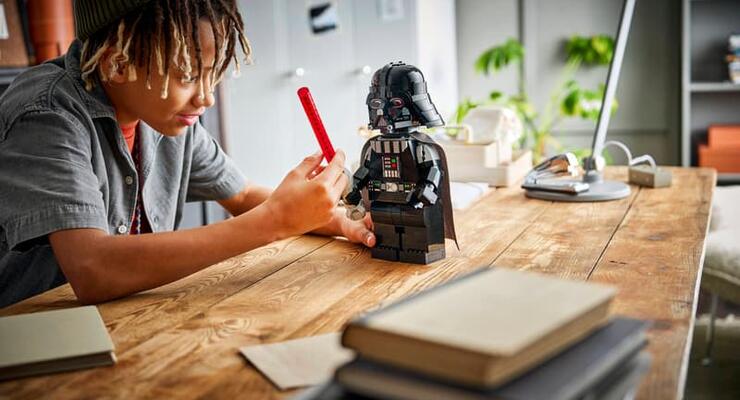LEGO анонсувала фігурку Дарта Вейдера з мечем і тканинним плащем