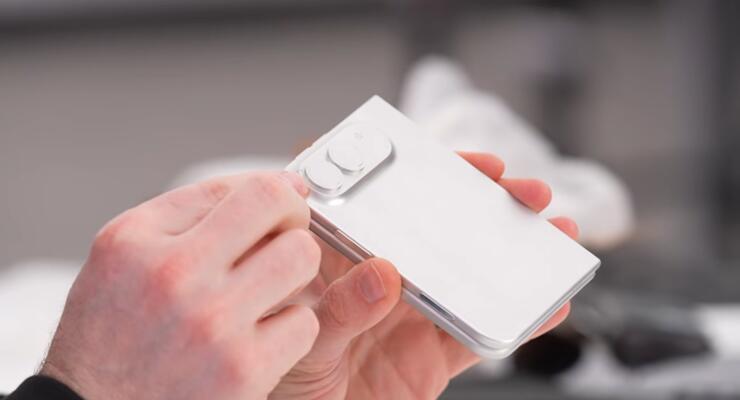 iPhone Ultra на відео: складаний смартфон Apple виявився схожим на компактний планшет