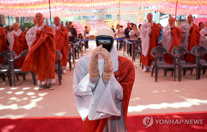 Робот і релігія: Yonhap