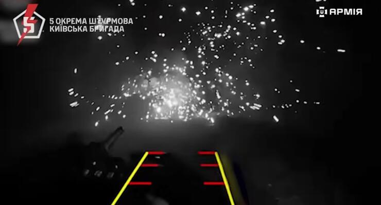 Українські роботи пішли в атаку: НРК обстріляв бронетранспортер і підірвав позицію окупантів