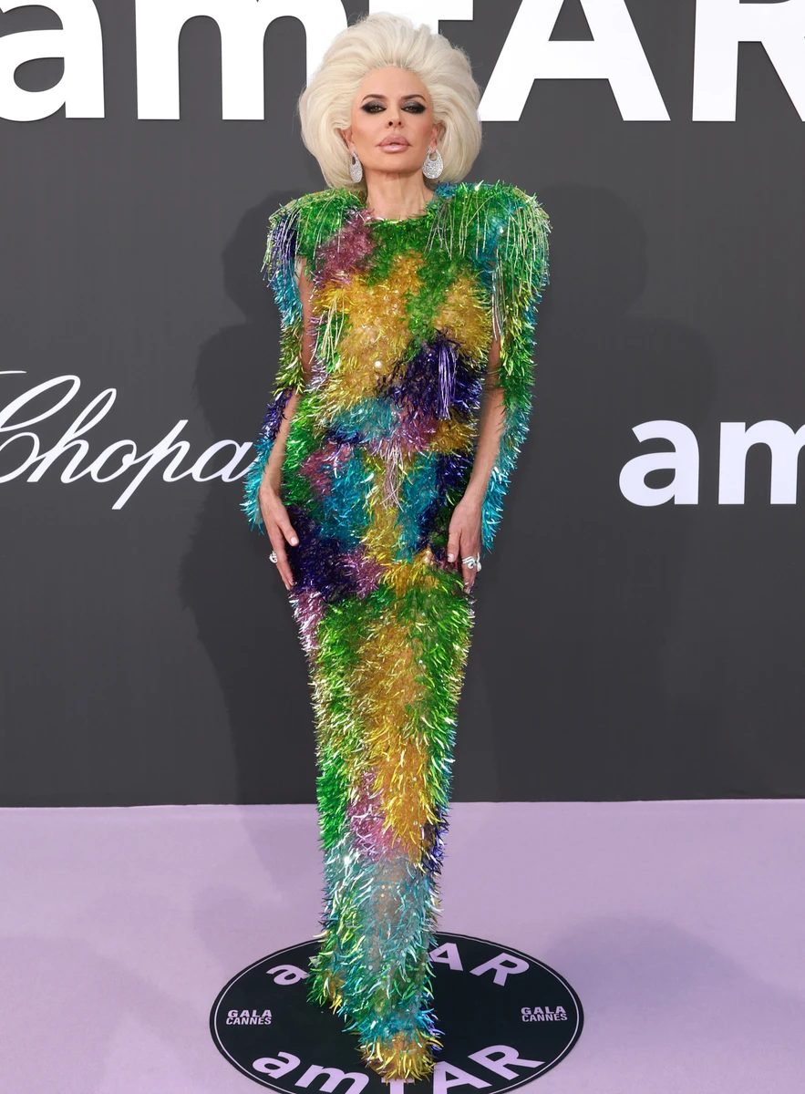 62-річна Ліза Рінна у кольоровому луці та у перці на Amfar Gala