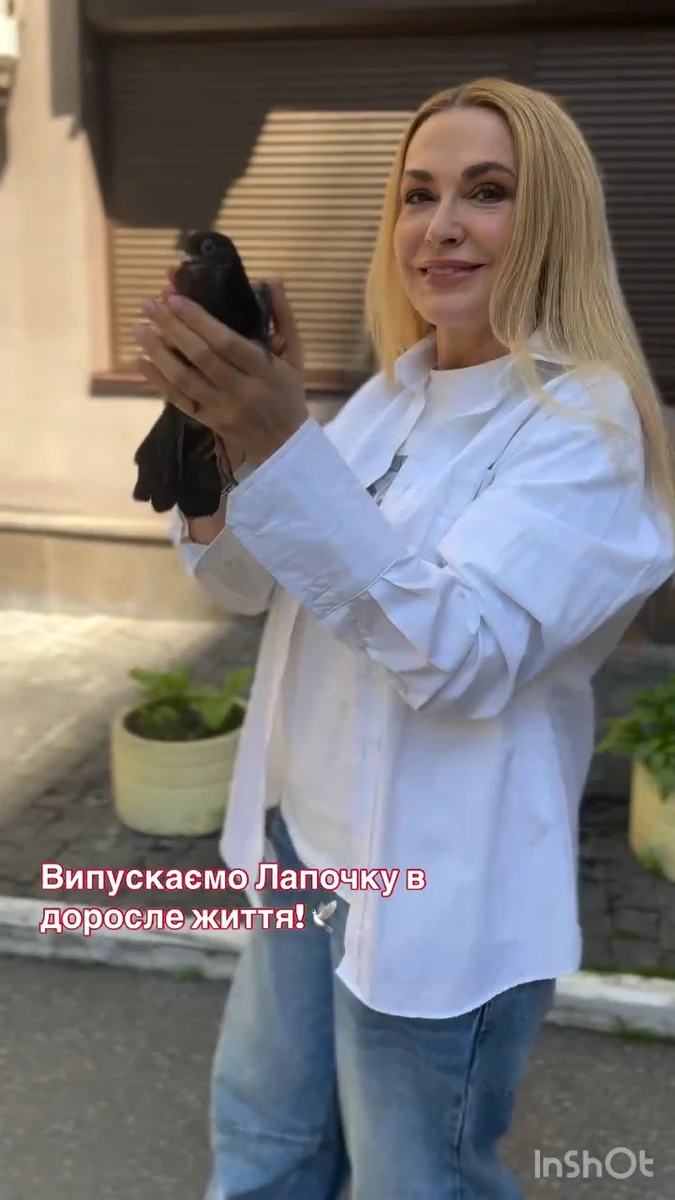 Ольга Сумська показала врятованого птаха