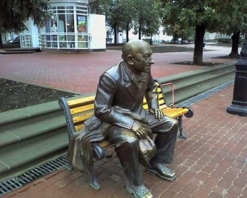 Памятник Евгению Евстигнееву, г. Нижний Новгород.