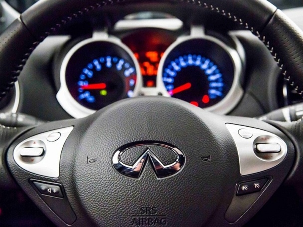 Infiniti ESQ