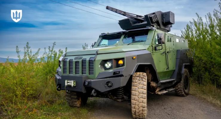 В Україні представили два нові бронеавтомобілі для ЗСУ